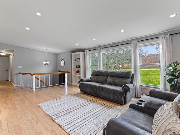 4th image of 4 Stonewall Farm Road