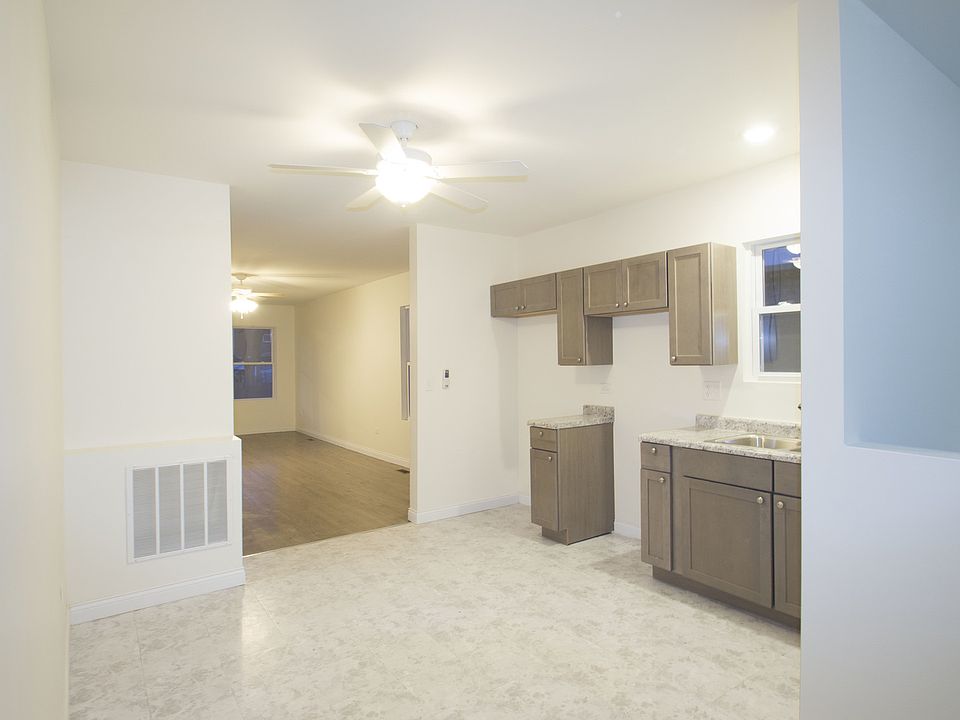 2nd image of 209 W 118th St