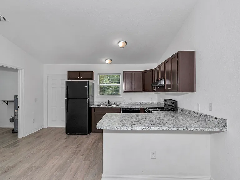 12 Olive Cir — Photo 2