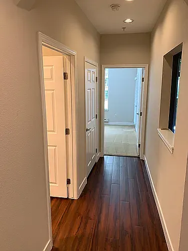 1x1/729sf: Hallway