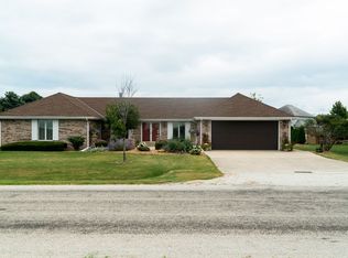135 S Evergreen St, Clifton, IL 60927
