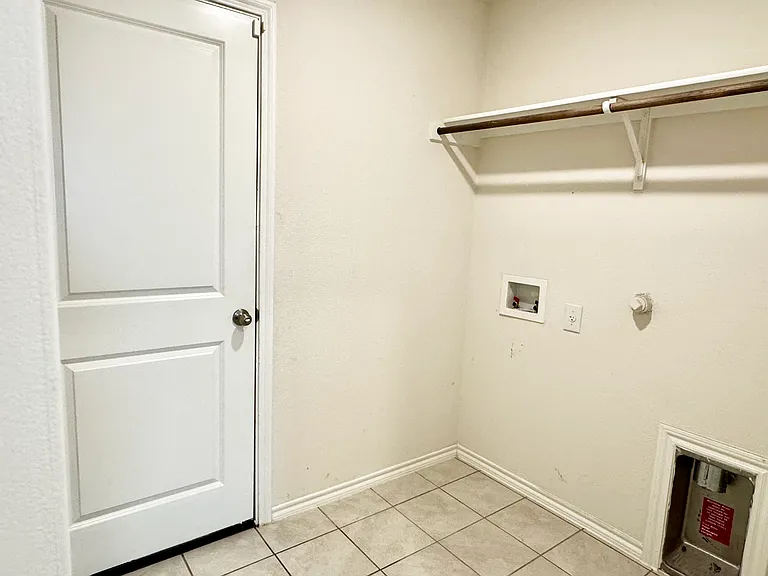 4325 Pyramid Dr — Photo 5