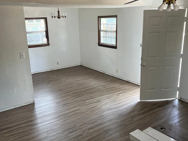 1910 S Mosley Ave #2 — Photo 6