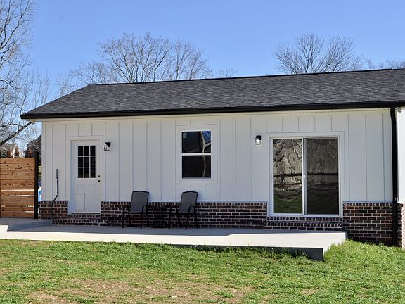 3rd image of 384 Rosebrook Dr