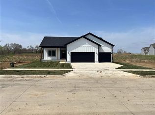 7036 Lake Ridge Ave, Des Moines, IA 50320