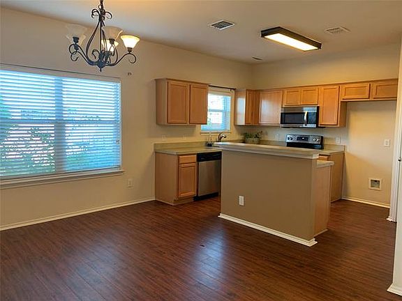 5th image of 734 Fleming Dr