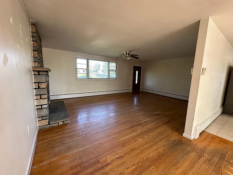 546 Burnside Ave — Photo 10
