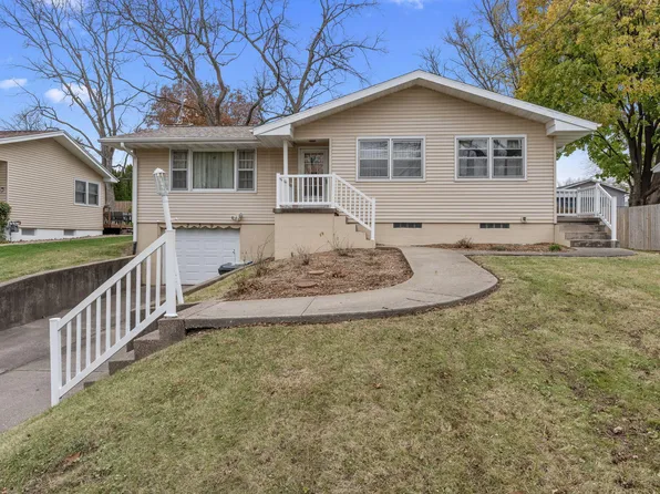 239 Dillaway St, Muscatine, IA 52761