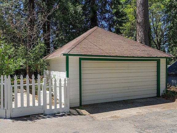 3rd image of 4880 Cedar Dr