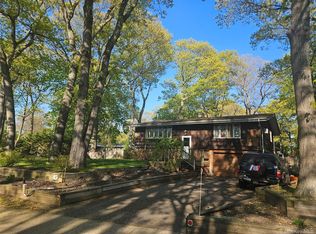 45 Deepdale Dr, Commack, NY 11725