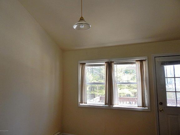 5th image of 250 Acorn Cir