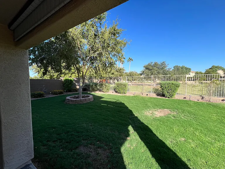 6821 S 40th Dr — Photo 16
