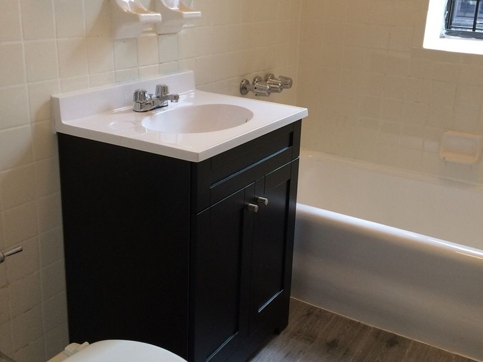 2nd image of 164 Linden Blvd APT B17