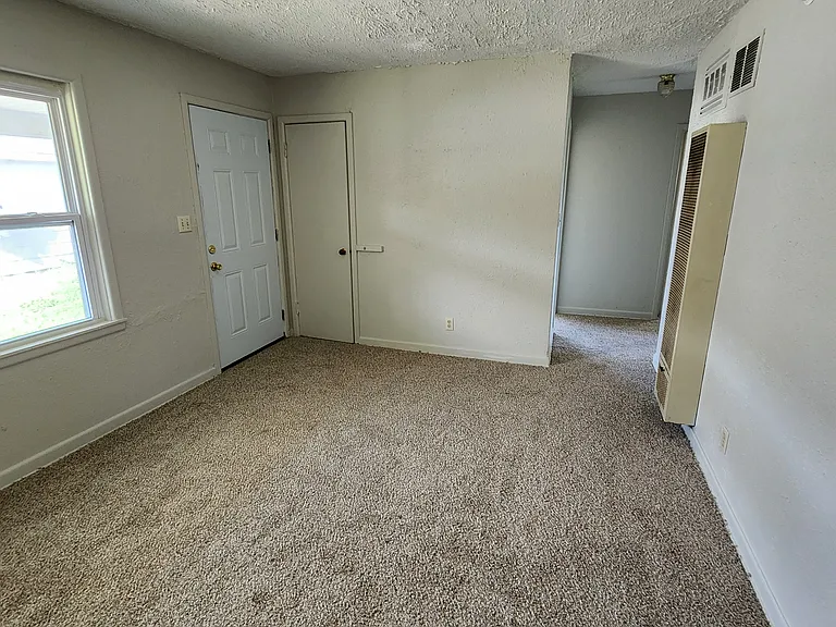 1914 S Hiram Ave — Photo 3
