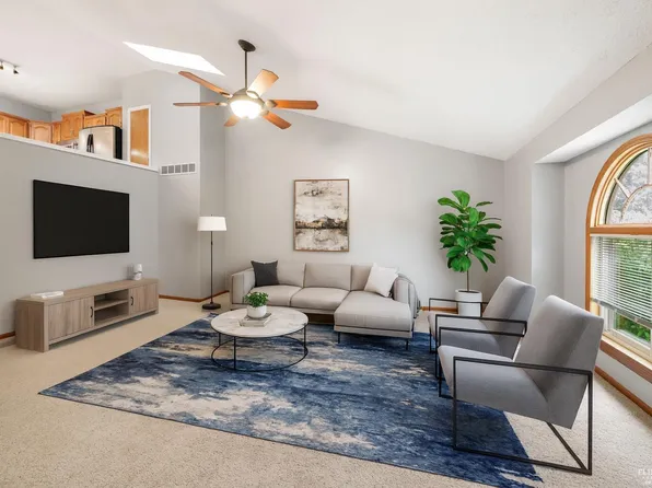 3360 Effingham St, Manhattan, KS 66503