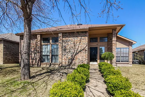 423 Barton Dr Photo 1