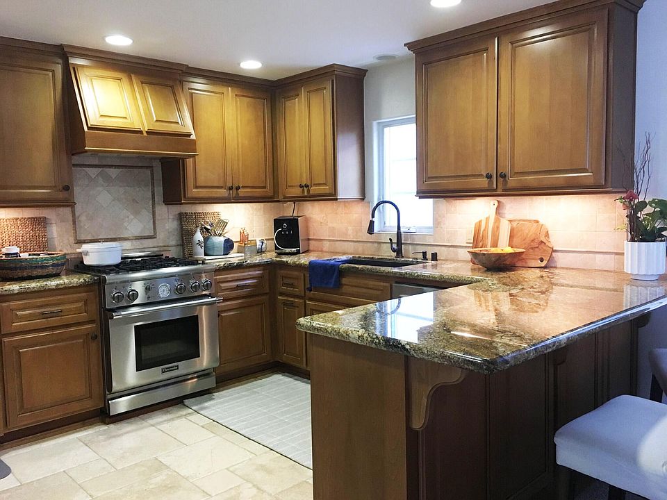 1st image of 608 Narcissus Ave #B