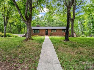 92 Greenwood Acres Dr, Mills River, NC 28759