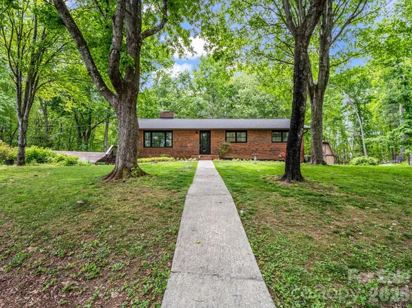 92 Greenwood Acres Dr, Mills River, NC 28759
