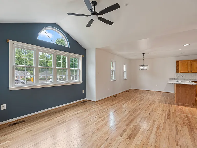 211 Westlake Blvd — Photo 2