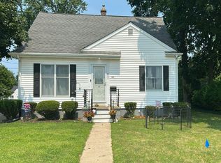 605 Herrick Park Dr, Tecumseh, MI 49286