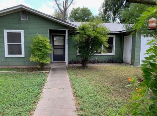 829 E Garden St, Uvalde, TX 78801