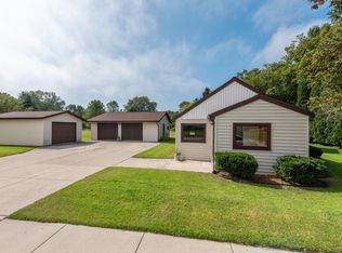 7602 Pleasant St, Manitowoc, WI 54220