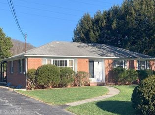 202 Rowland St, Narrows, VA 24124