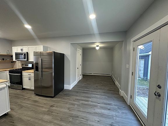 Kitchen / Dining 