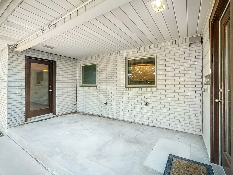 1049 Summerplace Ln — Photo 12