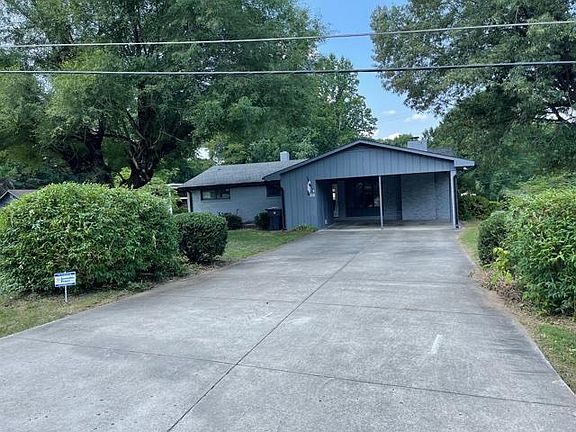 3rd image of 308 Brookview Cir