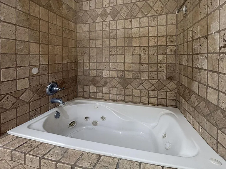 31 N Lakeridge Cir — Photo 13