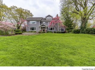 16 Hackberry Ln, Leland Grove, IL 62704