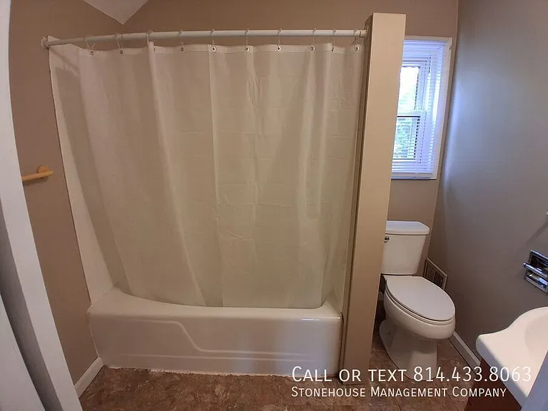 1302 W 25th St — Photo 28