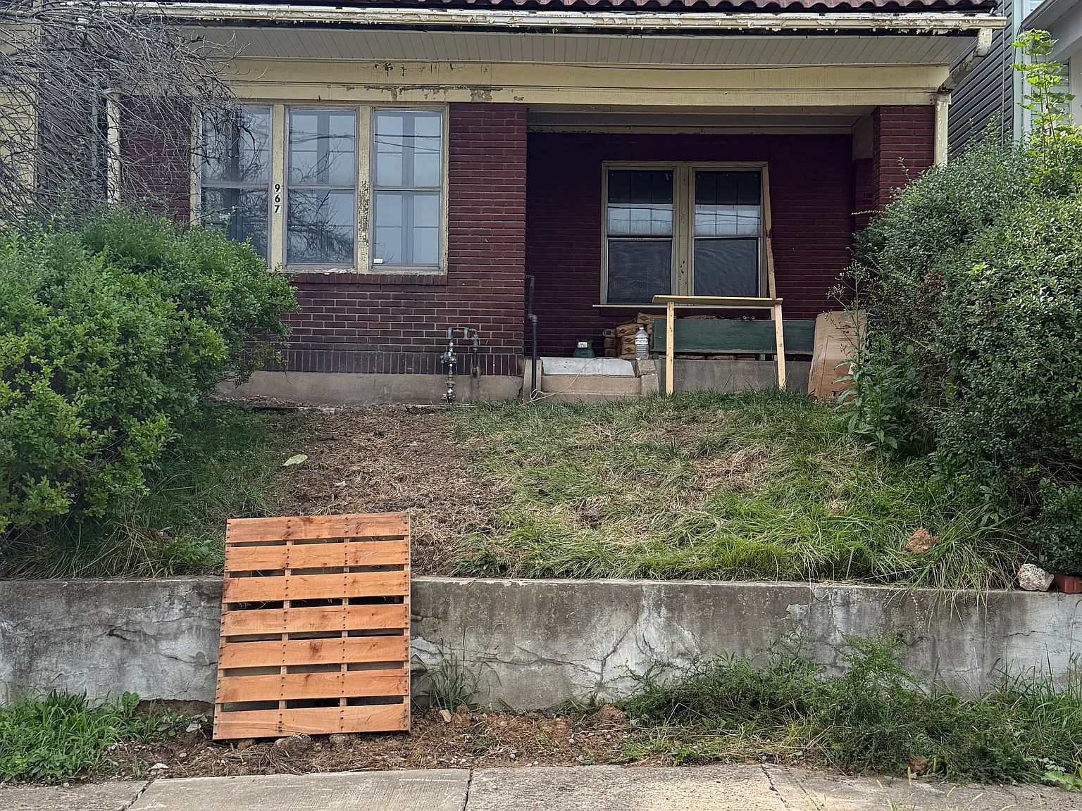 3 bed, 1.5 bath, 1406 sqft, $1,300 — Photo 2