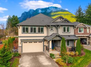 622 Mt Teneriffe Drive SE, North Bend, WA 98045