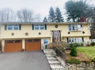 140 Emerald Pl, Stratford, CT 06614
