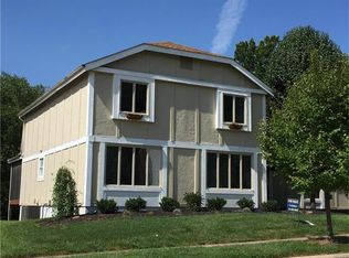 1835 Schoettler Valley Dr, Chesterfield, MO 63017