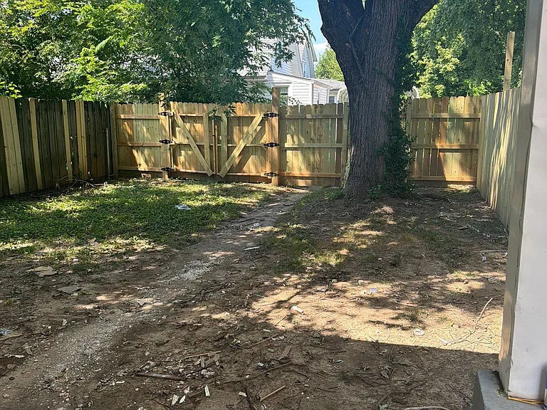 427 Montana Ave — Photo 22