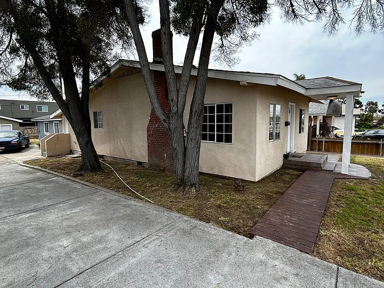 222 Alvarado St — Photo 9