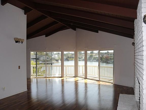 2nd image of 1 E Lake Ct