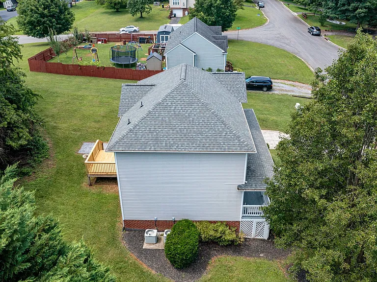 72 Viking Dr — Photo 22