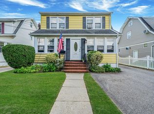 24 Huntington Ave, Lynbrook, NY 11563