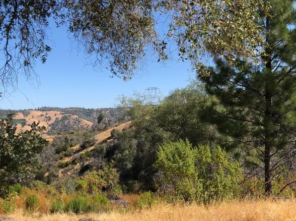 690 Ian Ct, Mokelumne Hill, CA 95245