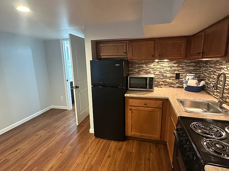 607 Fuller Ave SE — Photo 3