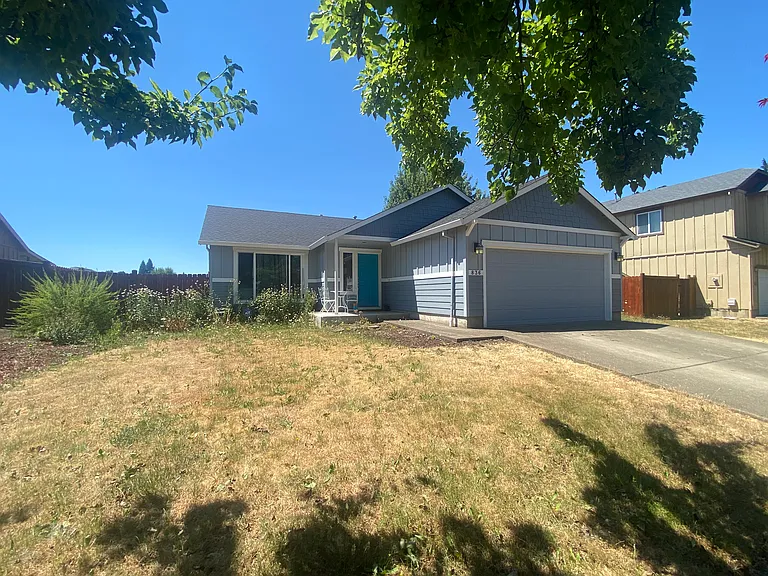 836 Fairmont Dr NE — Photo 2