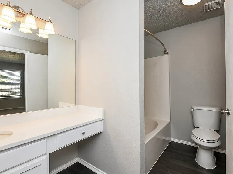 1121 Sandalwood Dr — Photo 14