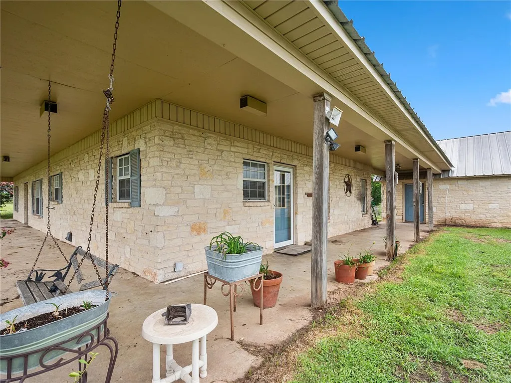3 bed, 2265 sqft, $2,000 — Photo 4