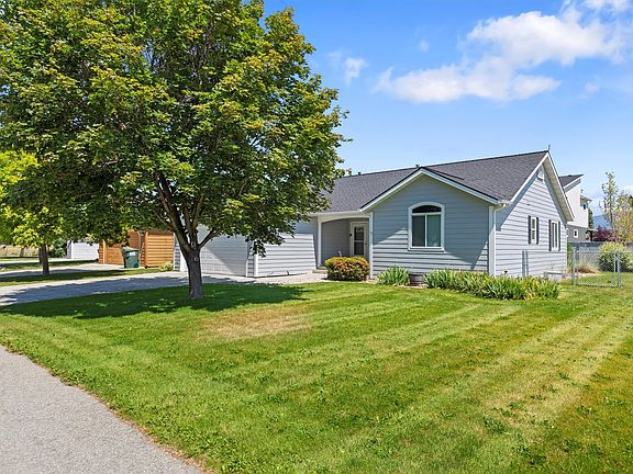2nd image of 101 Oakwood Ct