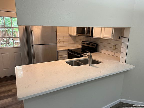 3rd image of 12258 Apricot Dr